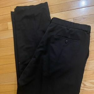 Mens Roundtree and York black dress pants 36x34. Excellent condition.
